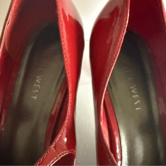 Nine West Fayther Red Patent Leather Mary Jane Heels Women's Sz 9 - Picture 8 of 11
